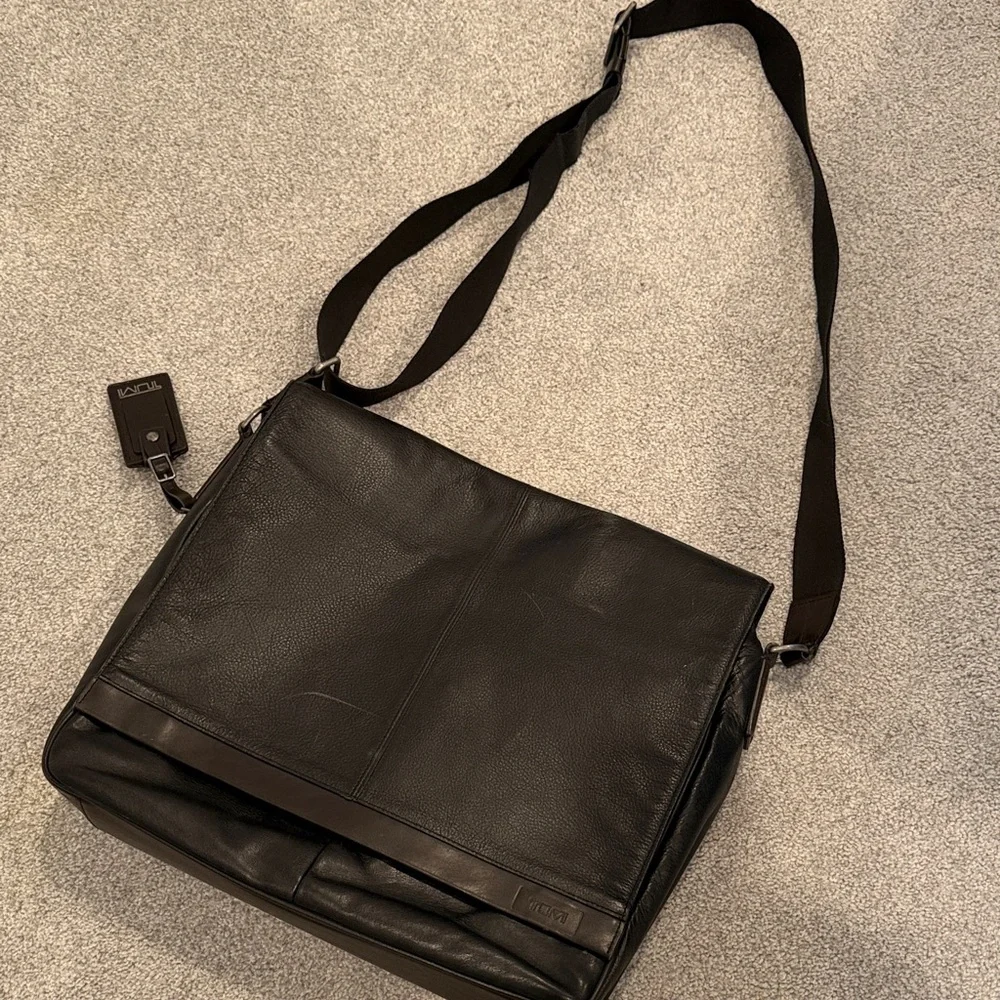 Tumi Black Leather Messenger Bag with Adjustable Strap